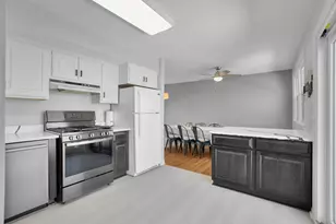 802 Timber Ln, Darien, IL 60561 - Photo 11