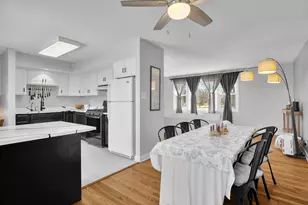 802 Timber Ln, Darien, IL 60561 - Photo 7