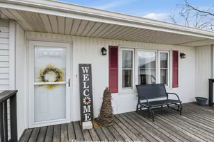 7621 E 3000S Rd, Saint Anne, IL 60964 - Photo 3