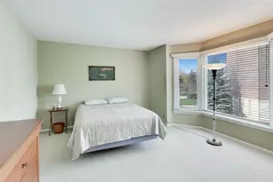 400 Ascot Dr, Park Ridge, IL 60068 - Photo 23