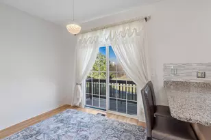 24 Village Station Ln, Grayslake, IL 60030 - Photo 9