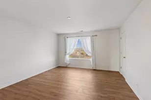 24 Village Station Ln, Grayslake, IL 60030 - Photo 15