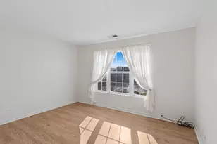 24 Village Station Ln, Grayslake, IL 60030 - Photo 13