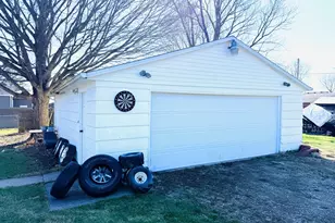 570 1st N St, Wellington, IL 60973 - Photo 3