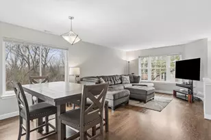 2779 Woodmere Dr, Darien, IL 60561 - Photo 5