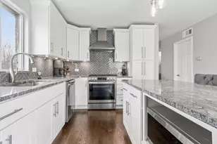 2779 Woodmere Dr, Darien, IL 60561 - Photo 7