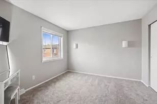 1317 Monomoy St, Aurora, IL 60506 - Photo 9