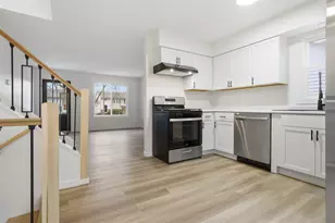 1305 Bancroft Dr, Bloomington, IL 61704 - Photo 7