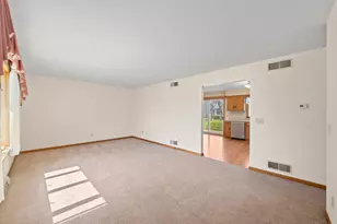 215 Leisure St, Yorkville, IL 60560 - Photo 5