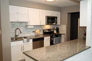 1056 N Mill St, Naperville, IL 60563 - Photo 9