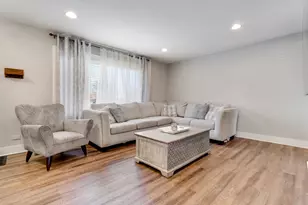 1240 N Boxwood Dr, Mount Prospect, IL 60056 - Photo 15