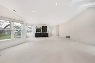 353 Satinwood Ct S, Buffalo Grove, IL 60089 - Photo 5