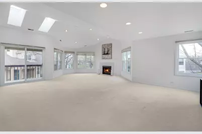 353 Satinwood Court S, Buffalo Grove, IL 60089 - Photo 3