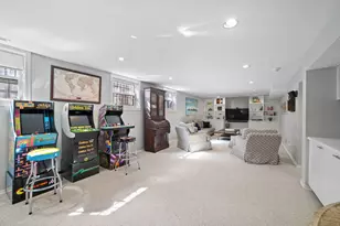 740 W Hutchinson St, Chicago, IL 60613 - Photo 51