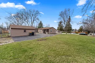 25 McCabe Dr, Streamwood, IL 60107 - Photo 9