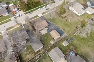 25 McCabe Dr, Streamwood, IL 60107 - Photo 5