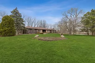 7517 Pheasant Dr, Lakewood, IL 60014 - Photo 3