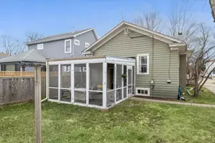 1324 Hickory St, Waukegan, IL 60085 - Photo 17