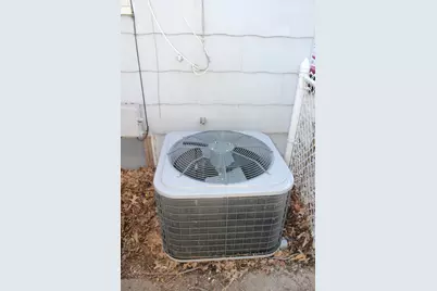 804 E 4th Street E, Centralia, IL 62801 - Photo 11