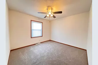 406 N Clover Court, Dixon, IL 61021 - Photo 9