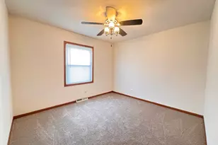 406 N Clover Ct, Dixon, IL 61021 - Photo 9