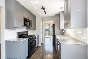 1233 S Wellington Ct, Buffalo Grove, IL 60089 - Photo 9