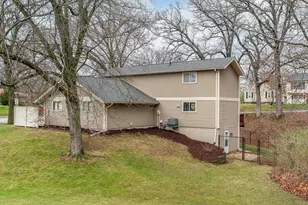 5302 32nd Ave, Moline, IL 61265 - Photo 3