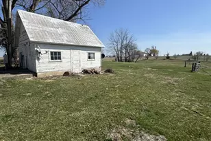 19381 Luther Rd, Sterling, IL 61081 - Photo 15