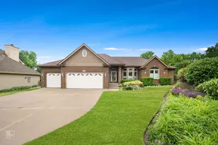 589 Edelweiss Dr, Antioch, IL 60002 - Photo 1