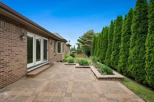 589 Edelweiss Dr, Antioch, IL 60002 - Photo 23