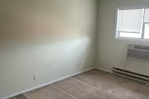 330 Shorewood Dr, Glendale Heights, IL 60139 - Photo 5