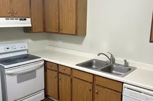 330 Shorewood Dr, Glendale Heights, IL 60139 - Photo 7