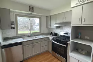 594 W Comstock Ave, Elmhurst, IL 60126 - Photo 3