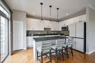 27W753 S Meadowview Dr, Winfield, IL 60190 - Photo 7