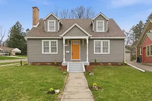 302 Hubbard Ave, Elgin, IL 60123 - Photo 1