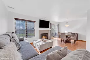 208 Westminster Ct, Schaumburg, IL 60193 - Photo 3