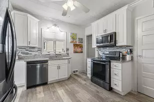 920 W Park Ave, Joliet, IL 60436 - Photo 9