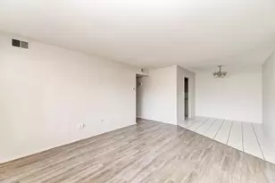 6103 Knoll Valley Dr, Willowbrook, IL 60527 - Photo 5