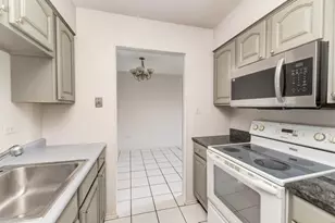 6103 Knoll Valley Dr, Willowbrook, IL 60527 - Photo 9