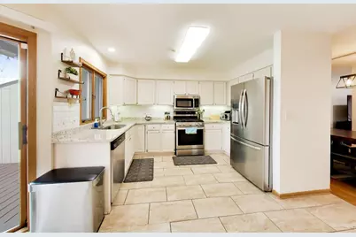 943 W Essex Place, Arlington Heights, IL 60004 - Photo 13