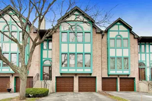 943 W Essex Pl, Arlington Heights, IL 60004 - Photo 1