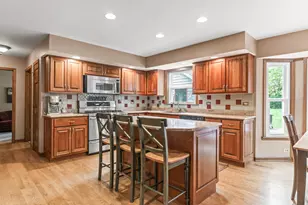 40W035 Deer Run Dr, Saint Charles, IL 60175 - Photo 13