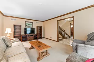 40W035 Deer Run Dr, Saint Charles, IL 60175 - Photo 9