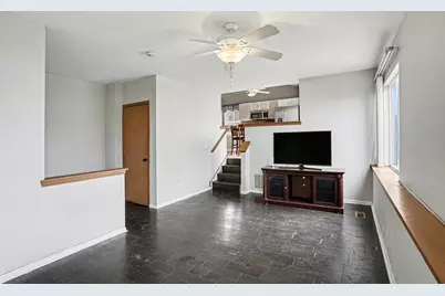 909 Mission Boulevard, Joliet, IL 60436 - Photo 3