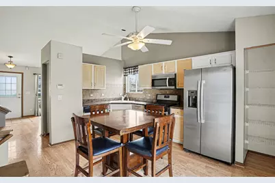 909 Mission Boulevard, Joliet, IL 60436 - Photo 5