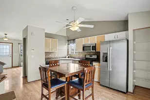 909 Mission Blvd, Joliet, IL 60436 - Photo 5