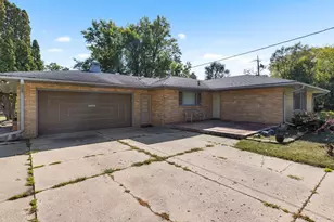 2916 School St, Rockford, IL 61101 - Photo 1