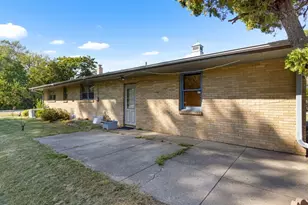 2916 School St, Rockford, IL 61101 - Photo 15