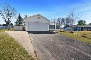 227 Meadow Dr, Orangeville, IL 61060 - Photo 3