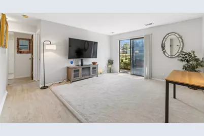 611 W Central Road #A4, Mount Prospect, IL 60056 - Photo 5